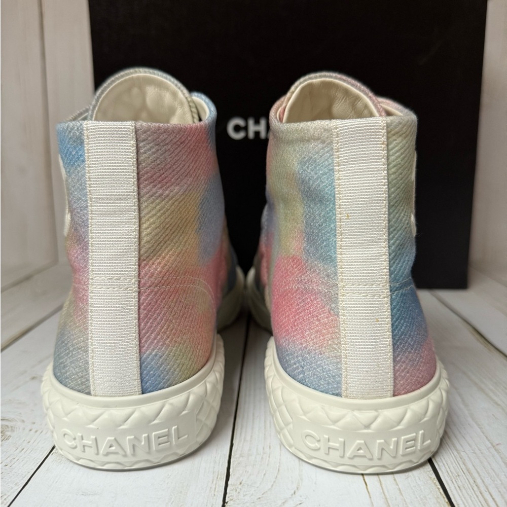 CHANEL Printed Fabric Quilted High Top Sneakers Green/Pink/Blue/White Sz 39 / 9 - Picture 11 of 13